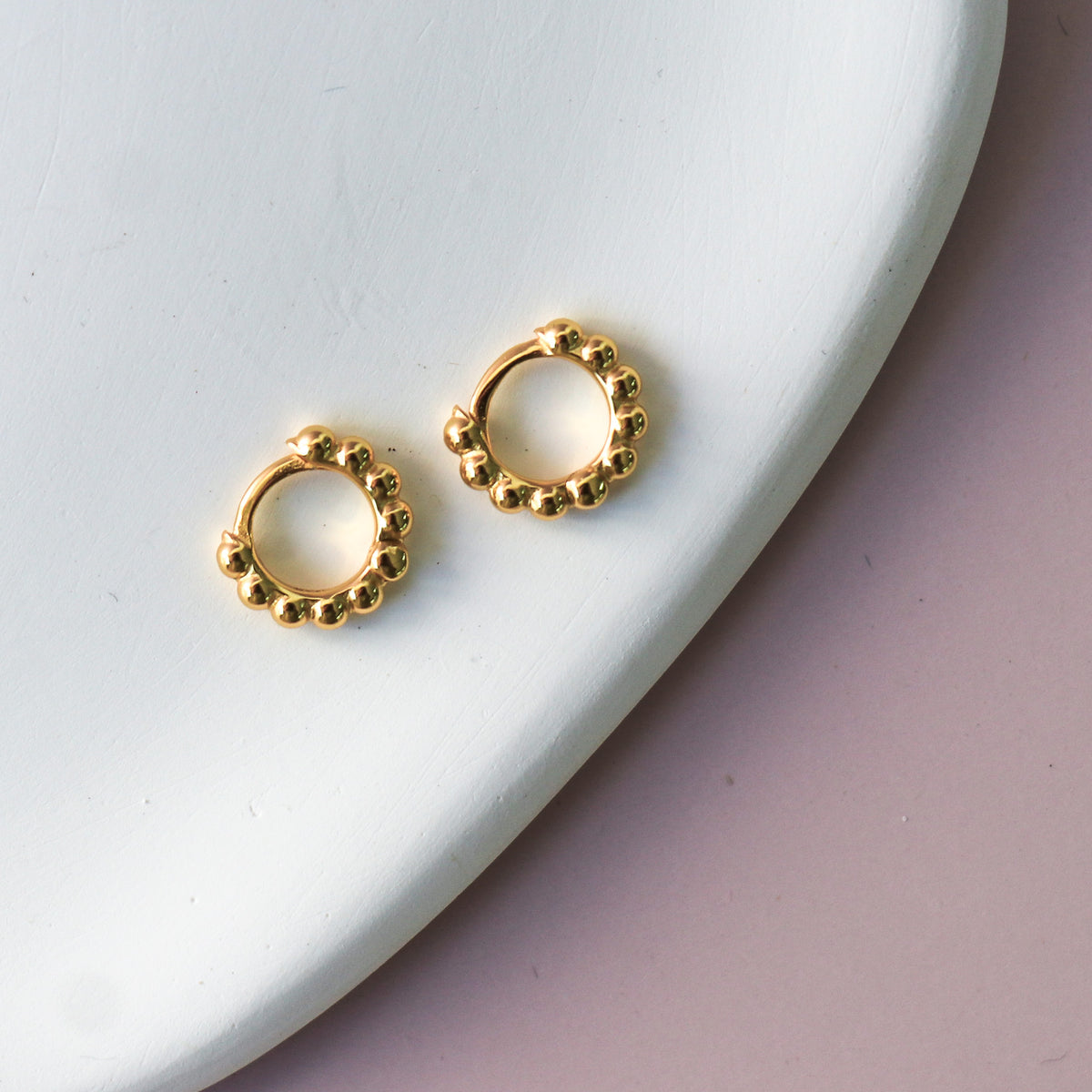 Boucles D'oreilles Créoles Perles Rondes 50 Mm - Plaqué Or 14K - Cascade - 2 Pièces