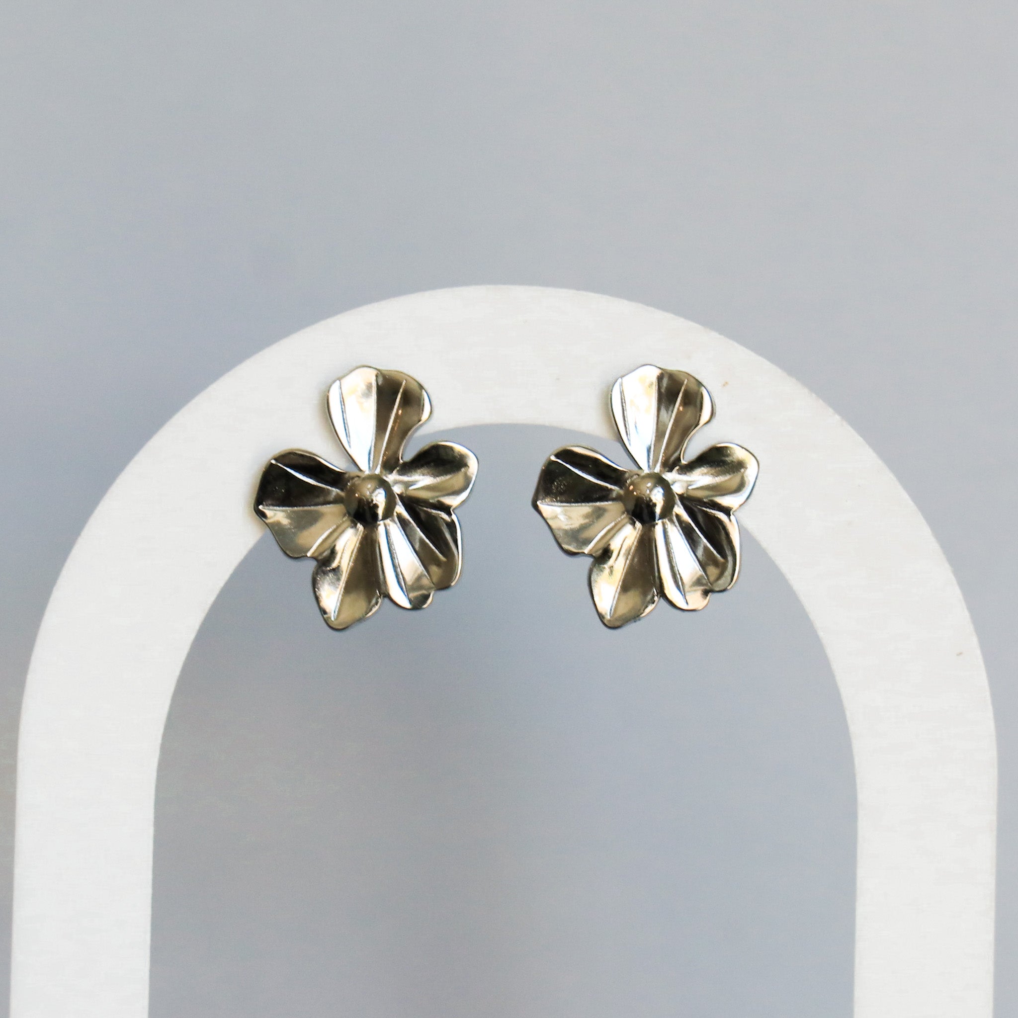 Boucles d'oreilles fleurs Petits Viola – HoraceJewelry