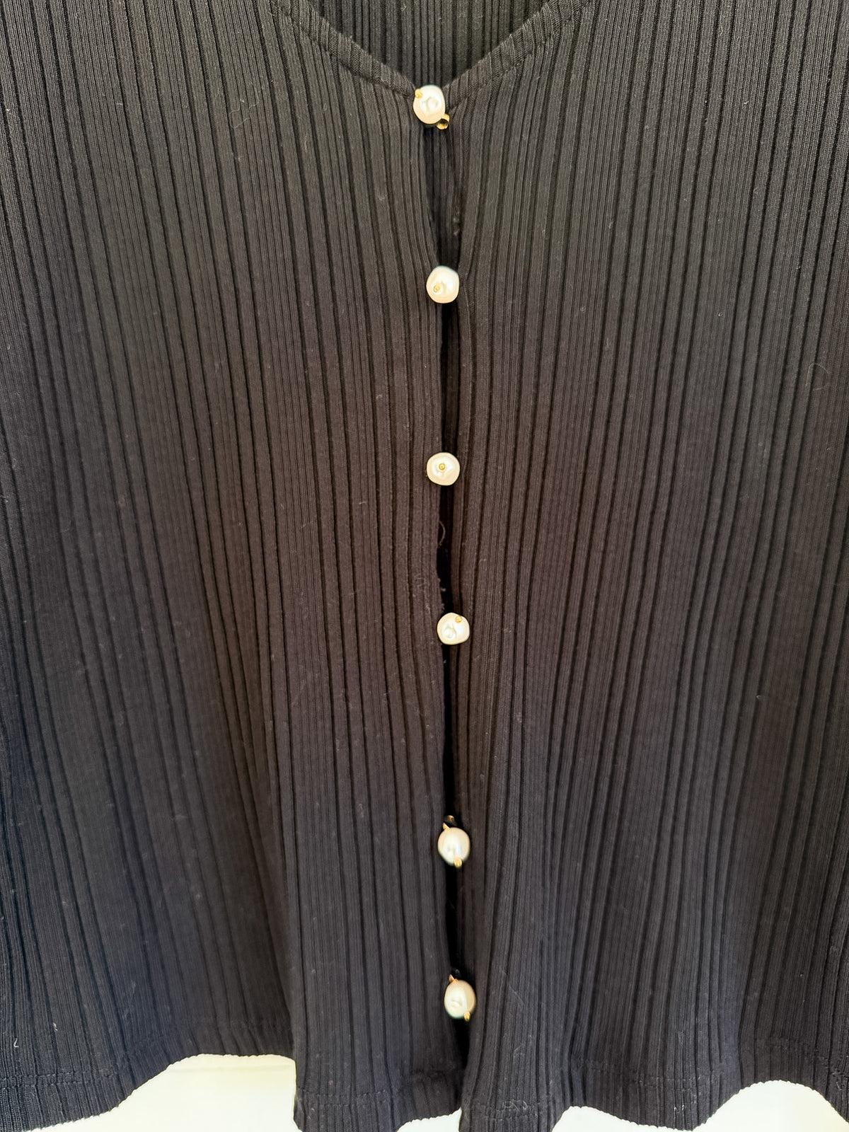 Cardigan à manches longues avec boutons perles Contemporaine – seconde main