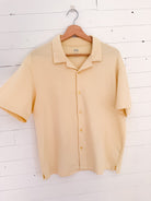 Uniqlo - Polo chemise jaune pâle à boutons – seconde main – vue 3