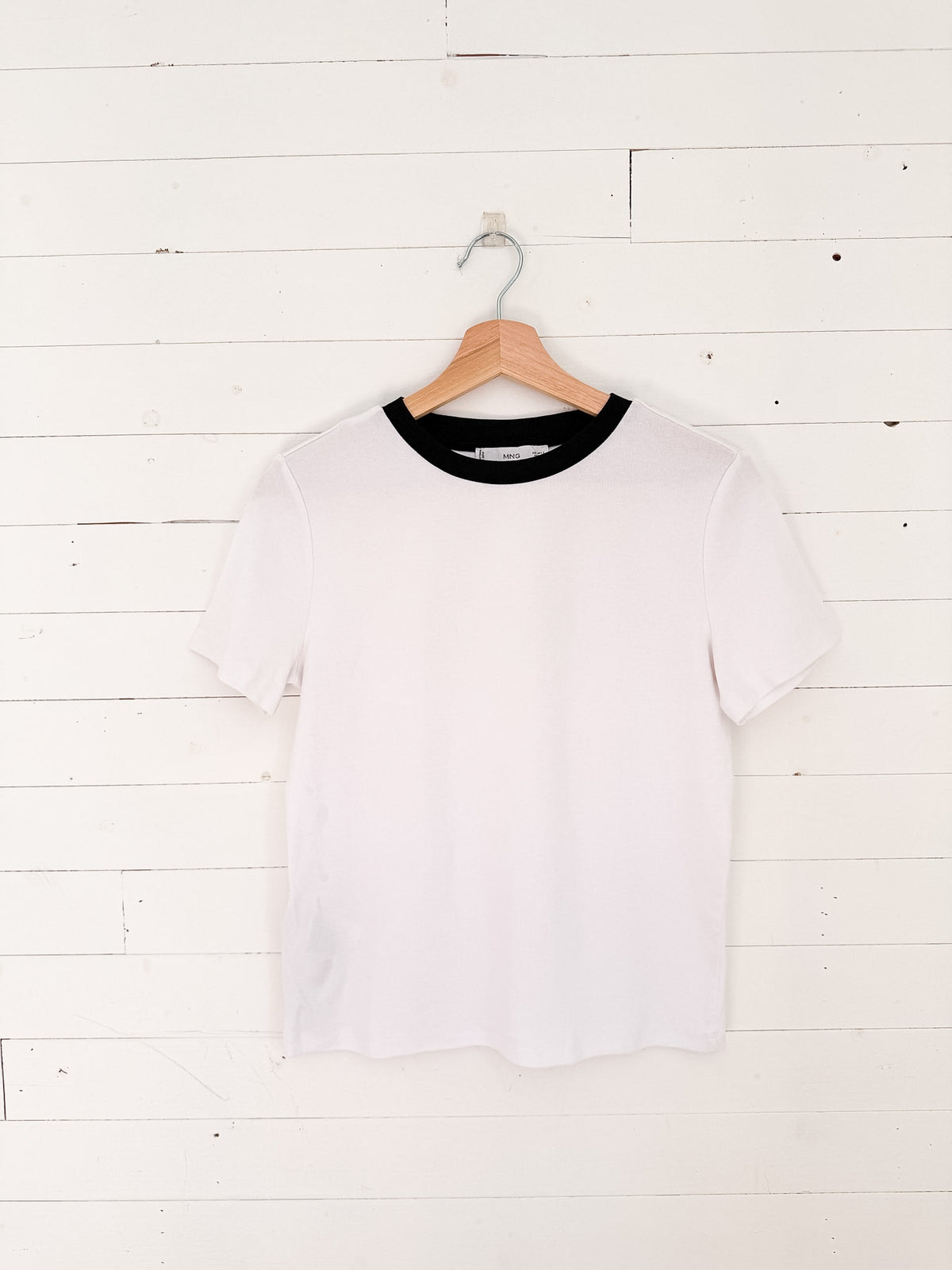Mango - T-shirt blanc à col noir – seconde main
